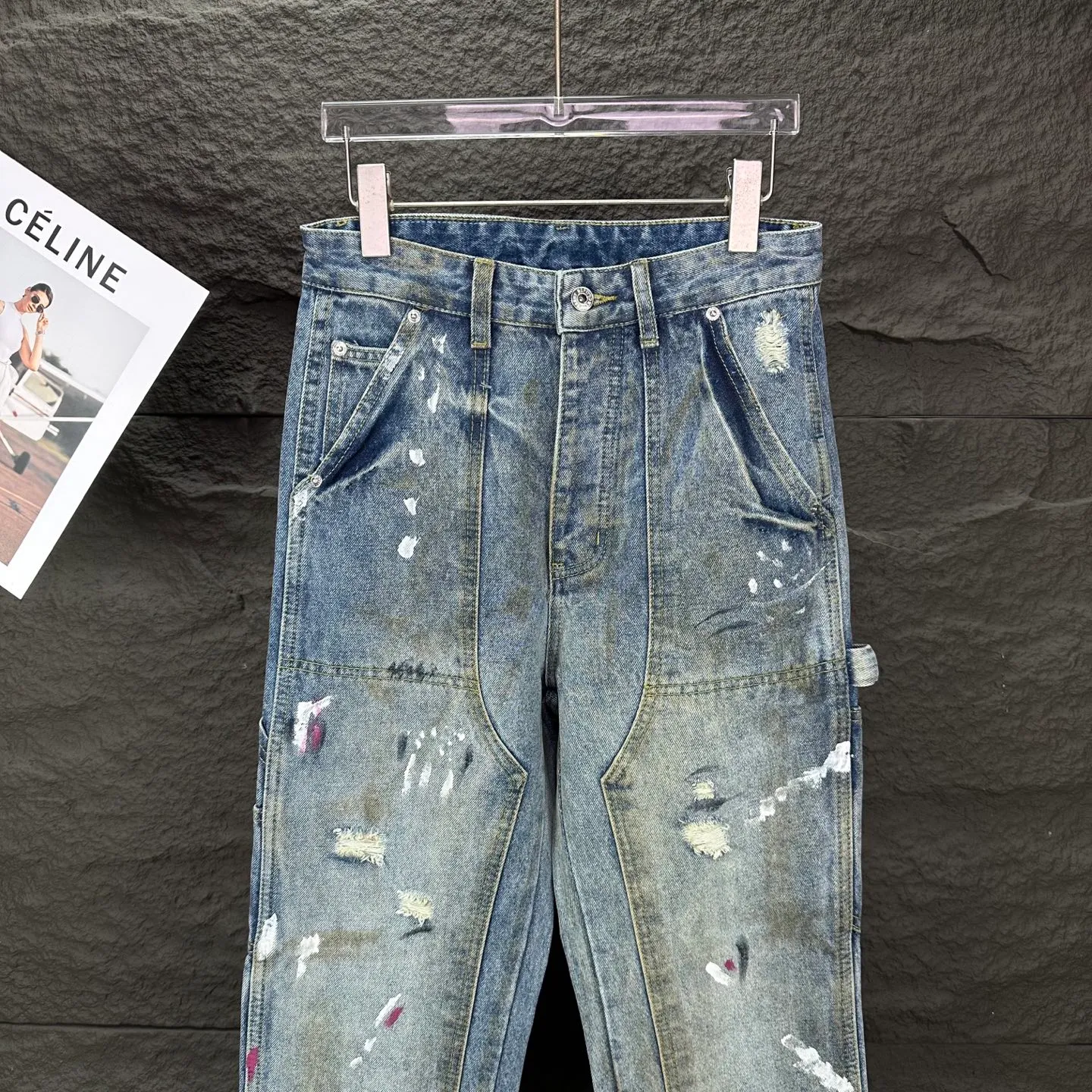 P260 GALLERY DEPT. 2025 new splash-ink hand-painted dirty distressed couple style loose washed jeans 🔥High version🔥High version🔥 Top ceiling quality Styles with different washed textures are very friendly to people with thin legs and thick legs. The straight version is very flattering to the leg shape. Moderate length that never goes out of style, easy to match with casually, basic styling for various styles, a must-have in the wardrobe! The fabric is stiff but also makes the upper body soft without losing texture. The washing process is even more perfect. It is a must-have item for everyone! ! ! Washed wheat, hang tag, pants label, three complete labels, color: blue, size: 28, 30, 32, 34, 36 (five sizes)